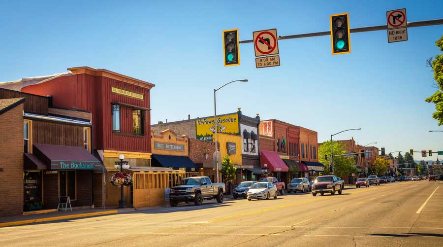 Cars parked on the side of the road and traffic lights in Downtown Kalispell