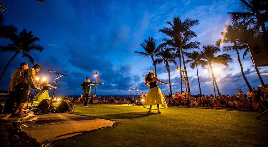 Hula dancers performing in Waikiki beach