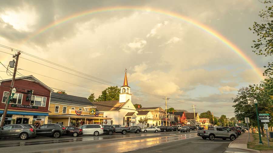 Colorful rainbow over the North Conway