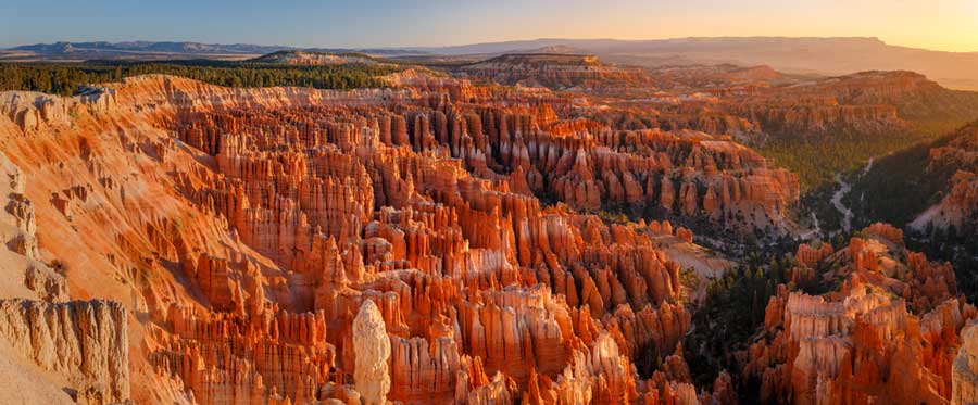 Overlooking view at the Bryce Canyon National Park
