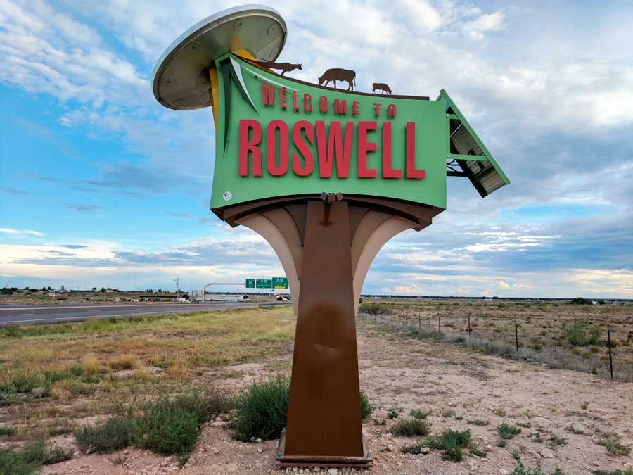 View of the welcome sign in Roswell
