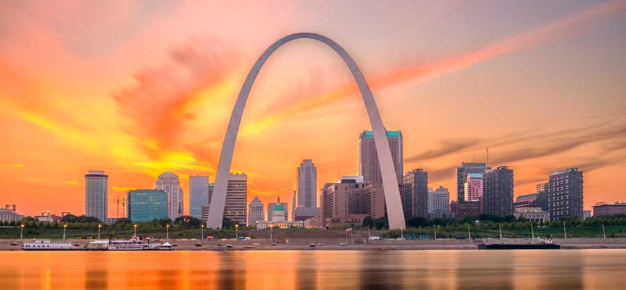 The Gateway Arch under the sunset sky in Missouri