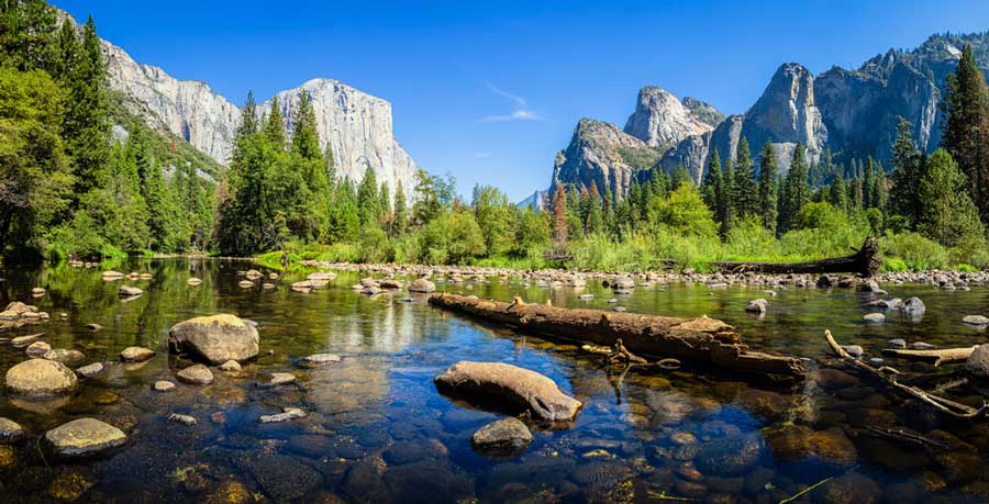 Scenic view from Yosemite National Park under the clear blue sky