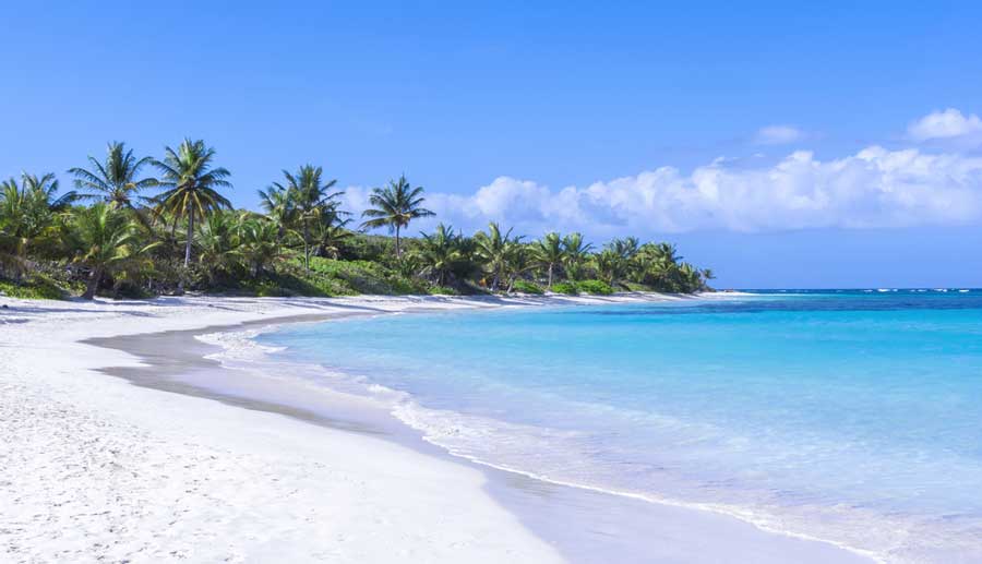 Clear blue sky over the Culebra Island